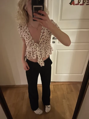 Knytblus - Fin knytblus som aldrig kommer till använding:(