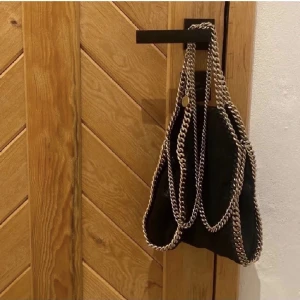 Stella McCartney väska - Säljer min älskade Stella väska då jag använder en annan mer. Självklart äkta, buda från 3000 eller köp direkt för 4000💓