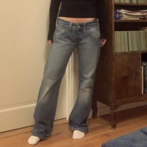 Replay jeans  - Lägger upp igen! Perfekt lågmidjade replay jeans , passar på mig som är 166