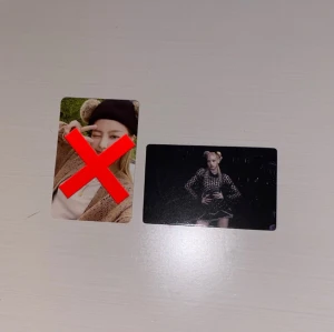 JENNIE, LISA photocards  - JENNIE (85kr) & LISA (60kr) born pink photocards 