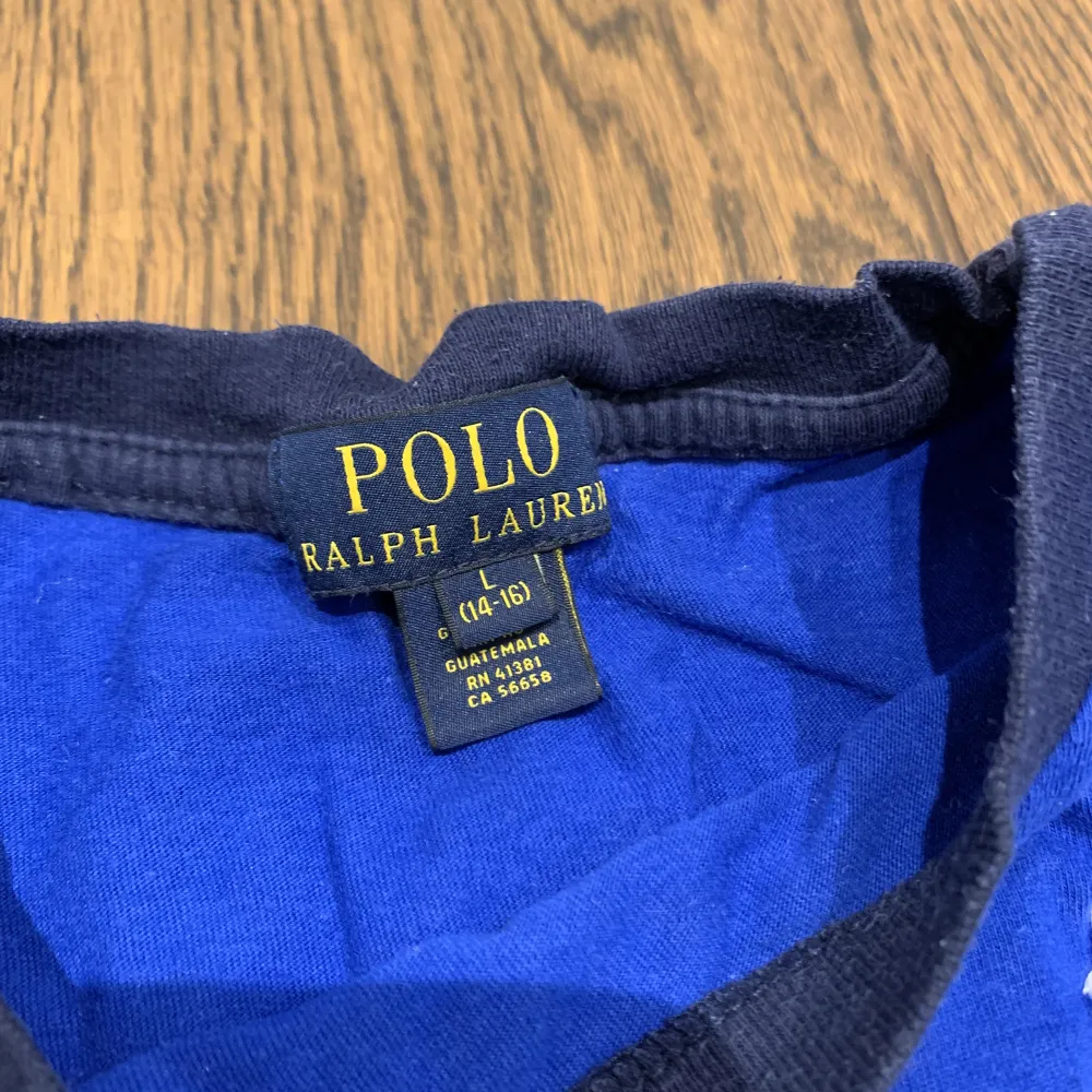 Superfin t-shirt från Ralph Lauren. I bra skick. Köpare står för frakt. . T-shirts.