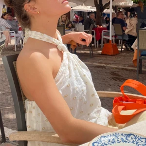 Zara topp - Superhärlig topp som passar lika bra på sommaren som på en utgång på vintern. Använts 1 gång, bara på bilden. Storlek M men passar S  Säljs för 80 kr plus frakt 🥰🥰