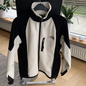 The North Face fleece  - North face fleece i riktigt fint skick. 349kr. Storlek M