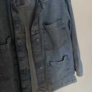 Jeansjacka - Jeansjacka från hm, i nyskick 