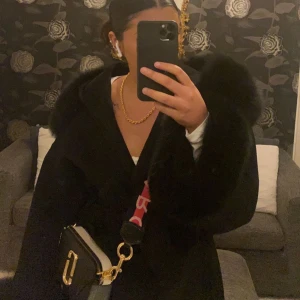 Lara kappa ! - Hej  jag säljer min Lara kappa! Den jätte fin men inte mycket till användning!