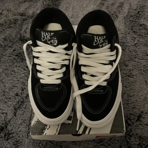 Vans half cab - Ett par helt nya vans half cab aldrig använda, storlek 35 🫶🏻👟 