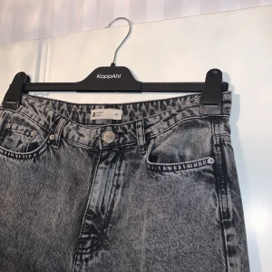 Gina tricot jeans  - Använt skick men skitsnugga, dom är tyvärr för små för mig:((