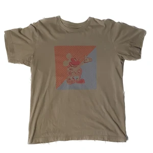 beige disney x uniqlo mickey mouse t-shirt - -beige disney x uniqlo mickey mouse t-shirt  -size: large