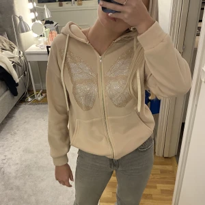 Super fin zip hoodie - Zip hoodie i nyskick. Använd ett fåtal gånger.