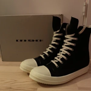 Rick Owens DRKSHDW - Säljer nu mina Ricks, använda ett få antal gånger, 9/10 cond. Storlek 44