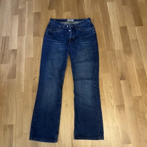 lågmidjade jeans - ett par super snygga lågmidjade jeans från crocker som tyvärr inte kommer till användning, skriv privat för fler bilder💕 