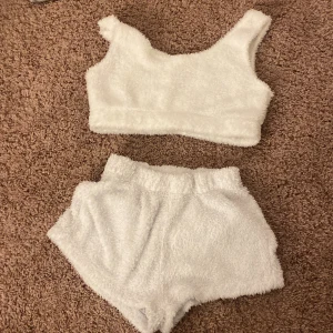 Pyjamas sett  - Säljer detta mysiga pyjamas sett i storlek S. 