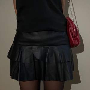 Denna kjol kommer att kunna köpas på Utvalt UFs släpp den 27 November, på vår hemsida. Följ oss på Ig: Utvaltuf 💖💕