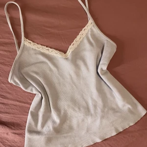 Brandy Melville top  - En top från brandy Melville frakten ligger på 45kr 💕