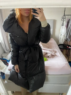Jacka  - En jätte fin, varm jacka ifrån Missguided, en defekt, därav priset. Men syns inte när man bär den 