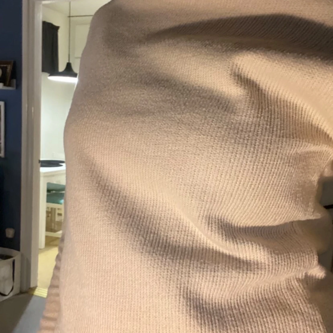 Beige tröja med lite högre krage - 90