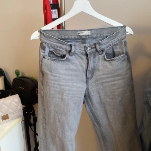 low waist jeans straight - low waist jeans straight st 32, super fina från gina säljer för dom e för små dom e som nya 