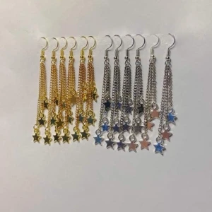 Örhängen - Handgjorda örhängen. Perfekta till vinterns alla festligheter.  75kr/par Ej nickelfria. Gratis frakt🤩🥳