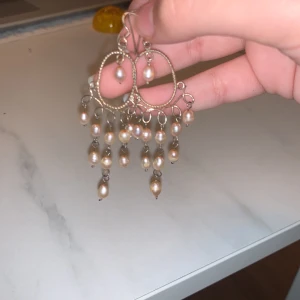 Fina örhängen  - Örhängen som är runt 5 år gammla. De är i gott skick