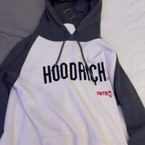 Säljer min hoodrich hoodie som är köpt för 800 och säljer den för 450