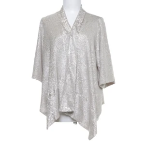 Cool tröja - Cool glittrig tröja från zara. Ganska stor i storlek.