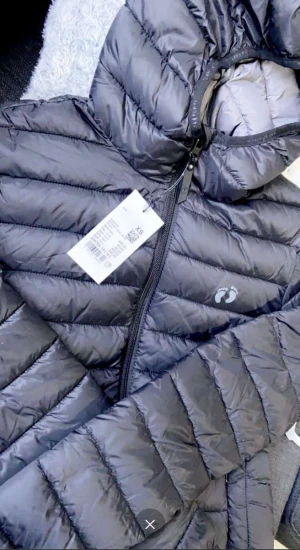 Hangten jacka  - Fin jacka prislapp sitter kvar Ordinariepris 800kr Först till kvarn!!