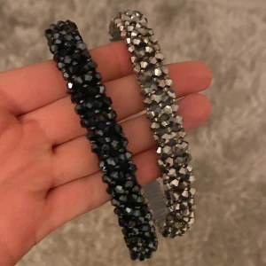 Diadem - Säljer dessa 2 diadem från Ur och Penn! Jättebra skick, använt fåtal gånger.💕 Hör av er vid frågor💕