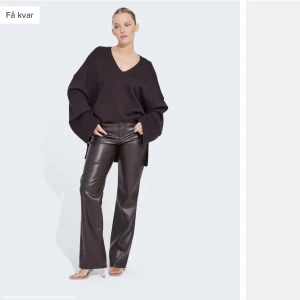Mörkbruna skinnbyxor madlady - Säljer mina mörkbruna hunter skinnbyxor från madlady som inte säljs längre i den mörk bruna färgen. Stl M/L36, i fint skick! Skriv för för bilder