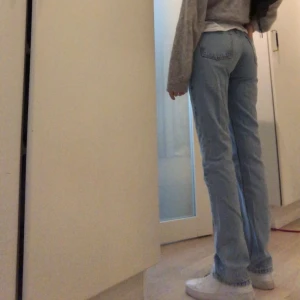 Mid Rise straight jeans Zara 34 - Knappt använda, långa i benen ❤️