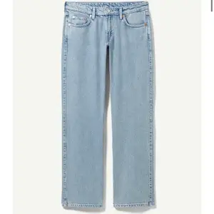 Jag säljer nu mina jättepopulära jeans från weekday för att de är för korta för mig som är ungefär 162, jeansen är nästan helt oanvända 💞