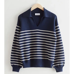 Stickad tröja - Säljer denna fina stickade tröja från & other stories. Köpt förra året för 690 kr. 