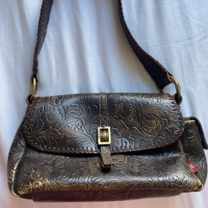 Vintage väska - Säljer denna jätte coola vintage handväskan! Med mönster,