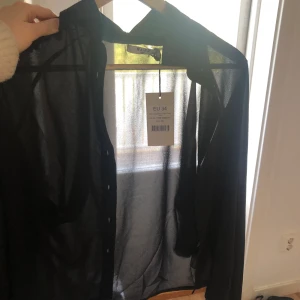 Chiffon  - Helt oanvänd från nakd 🖤 jag brukar ha strl M och den passar mig oxå! 