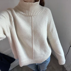 Stickad tröja!! - Säljer denna så fina stickade polotröja från Carin Wester! Storlek S💗