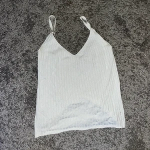 Linne  - Super snyggt linne. Passar med inprincip allt. Säljer då den inte kommer till användning ❤️