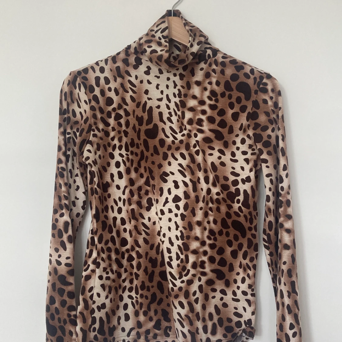 Polotröja med leopardmönster!