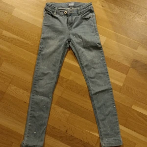 Jeans for girl, 10 years. - Jeans with stickers for girl. Second hand.