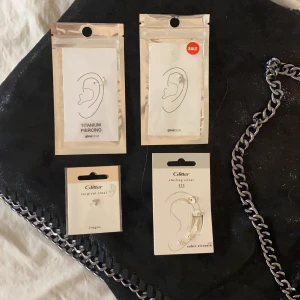 Sterling silver örhängen  - Väljer att sälja en del helt oanvända smycken då jag inte har någon användning av dem💞 pris kan diskuteras! Vid minsta fundering fråga på. Kan lösa paketpris oxå 