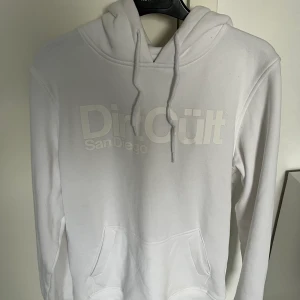 Dirtcult hoodie - Helt oanvänd dirtcult hoodie i storlek S