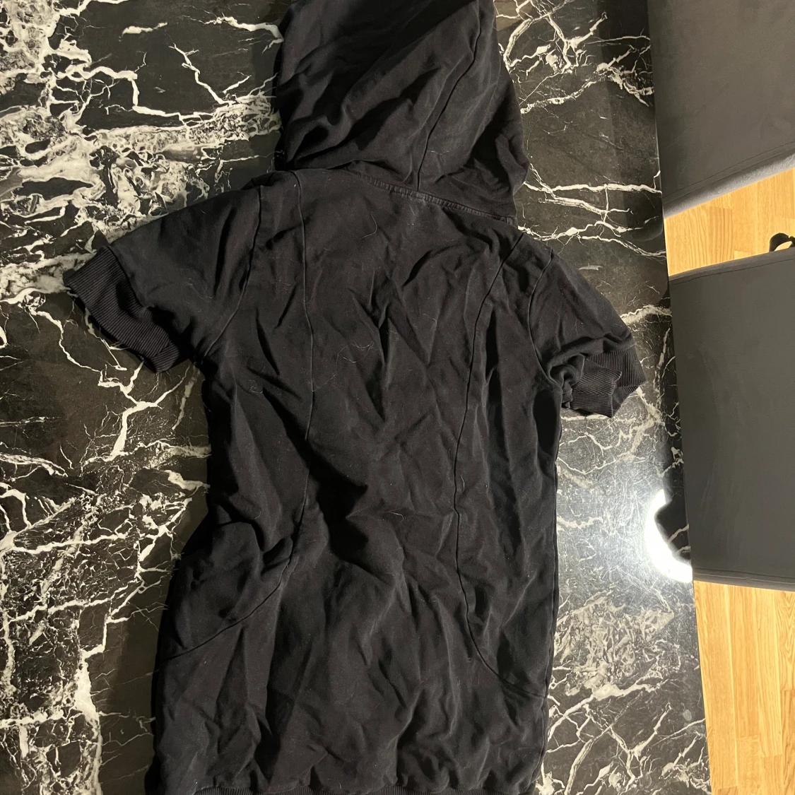 Kortärmad huvtröja  - 91