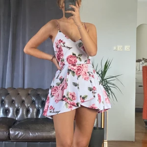 Klänning /romper  - Klänning storlek S. VÄLDIGT bekväm 🌸🌸