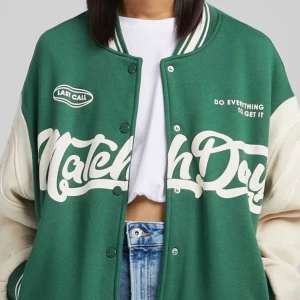 Jacka - Jätte snygg college jacka! Strl M från bershka! Knappt använd! Köpt för 699kr!  Kan sänka pris vid snabb affär!!