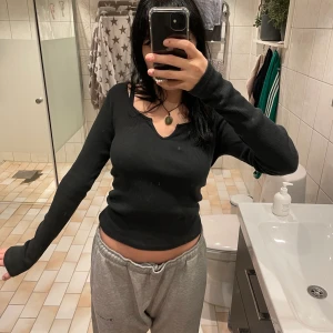 Långärmad  - Långärmad tröja från brandy melville, knappt använd!