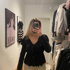 Blus  - Denna fina från zara som tyvärr inte kommit till användning, nypris 359kr passar s/m