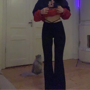 Kostymbyxor  - Säljer dessa ass snygga byxor då jag inte gillar dem längre. Ger mig lite Euphoria wibes. Sitter skit snyggt.  Lånad bild, skriv privat för frågor❤️