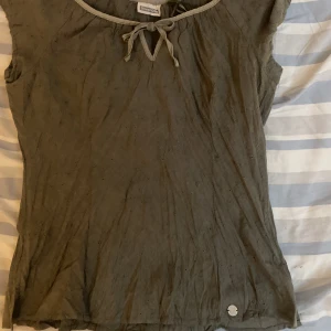 Blus - Grön blus passar S/M bäst😊