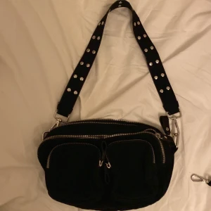 Handväska - Lägger ut på nytt pga fel information om frakt!