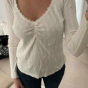 &other stories topp - Super fin topp från &other stories. Helt oanvänd💕 storlek M