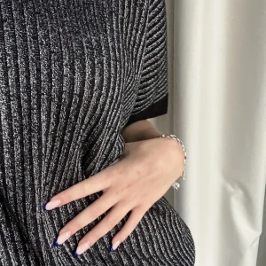 Nyår  - Såå fin och skön glittrig tröja, perfekt till nyår eller fest. Passar S och M. 