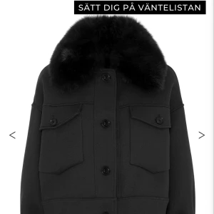 Meotine jacka - Säljer nu min meotine jacka i storlek M/L. Jackan är köpt ny på deras hemsida förra vintern och är i ett fint skick men är lite nopprig på vissa ställen. Skriv privat för egna bilder, buda!💕